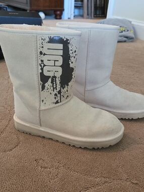 UGG Short Suede Boots in Light Beige with Black Graphic Panel